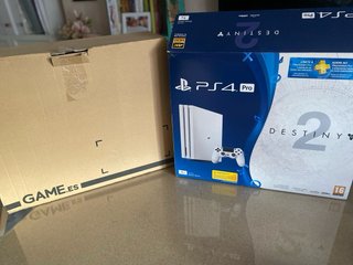 PS4 Pro 1TB Blanca Destiny 2 + 2 mandos