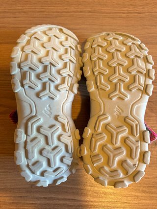 Sandalias de agua niña con velcro. Talla 30-31.