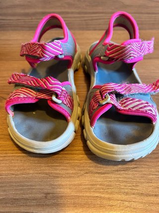 Sandalias de agua niña con velcro. Talla 30-31.