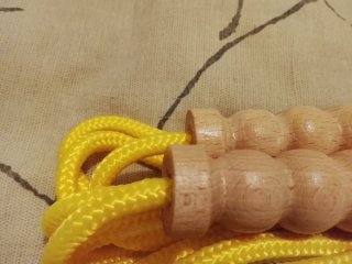 Comba de saltar de madera