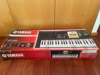 Teclado Yamaha YPT-220