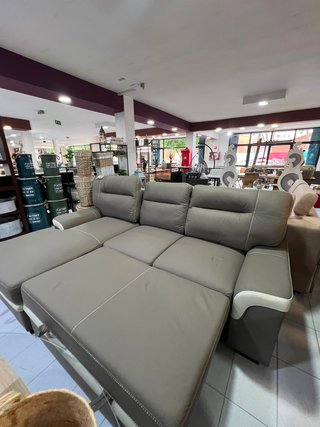 Sofá Cama Gris y Blanco con Arcón