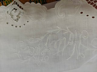 Lenzuolo matrimoniale ricamato a mano