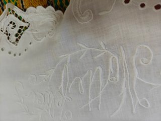 Lenzuolo matrimoniale ricamato a mano