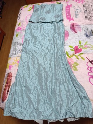 Traje para evento: corpiño y falda con cola