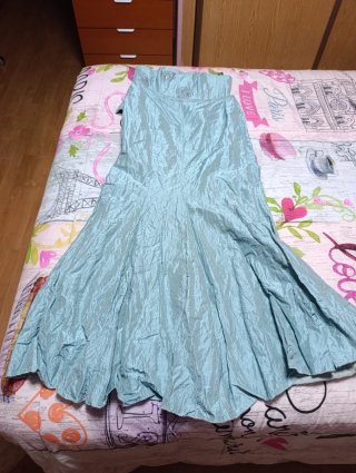 Traje para evento: corpiño y falda con cola