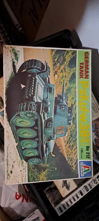 Modelli di carri armati Tamiya e Italeri