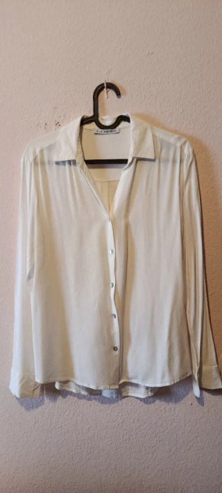 Camisa blanca de manga larga