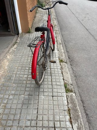 Bicicleta de paseo roja