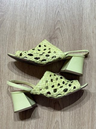 Sandalias Naguisa trenzadas verde talla 39