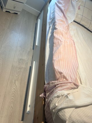 Cama individual con cajones
