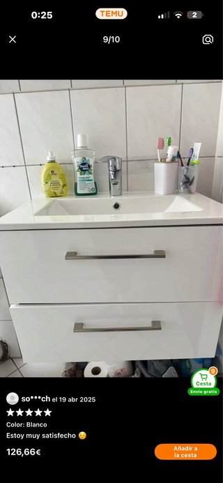 Mueble de baño blanco con cajones