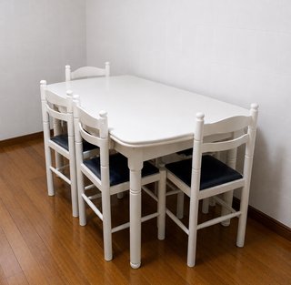 Mesa Comedor extensible,4 Sillas, 2 taburetes