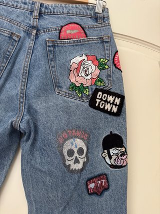 Pantalones vaqueros con parches