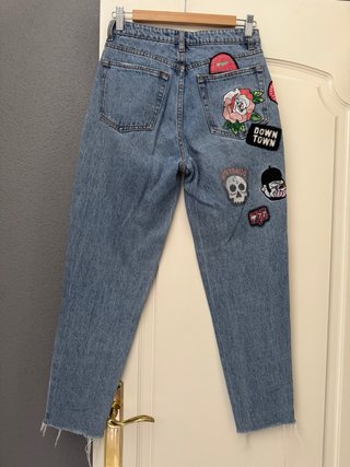 Pantalones vaqueros con parches