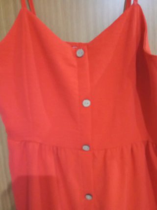 Vestido rojo con botones