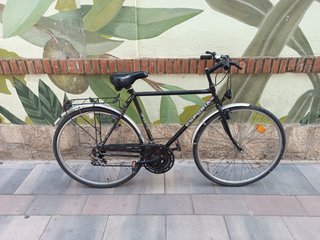 Bicicleta de paseo negra