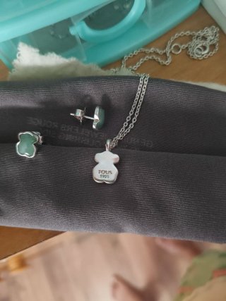 Colgante y pendientes Amazonita Tous.