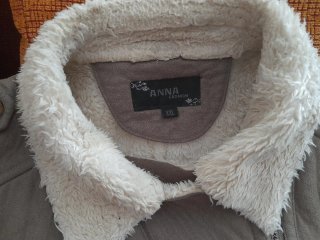Cazadora corta beige con forro blanco Talla XXL