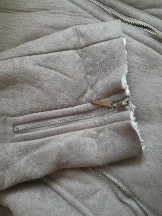 Cazadora corta beige con forro blanco Talla XXL