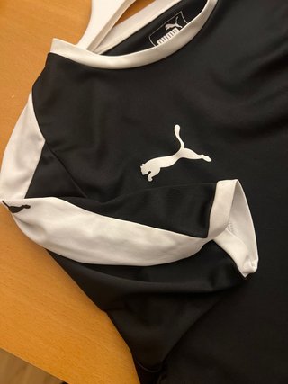 Oferta. Camiseta ORIGINAL Puma Negra y Blanca.