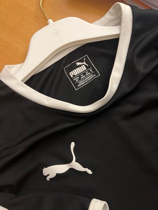 Oferta. Camiseta ORIGINAL Puma Negra y Blanca.