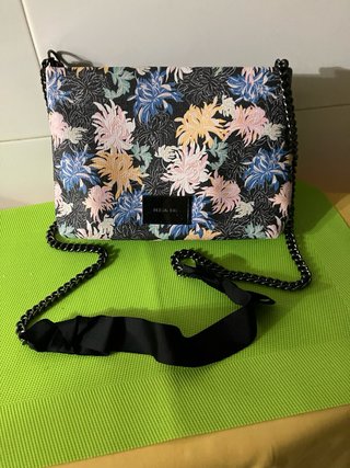 BONITO BOLSO COLGAR.6€
