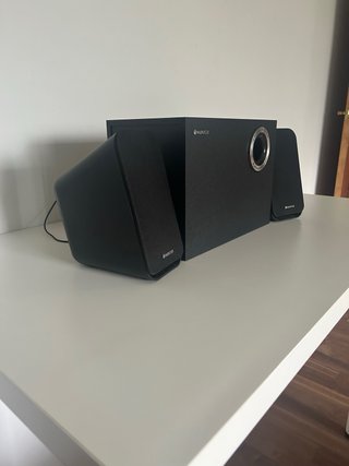 Altavoces Woxter negros