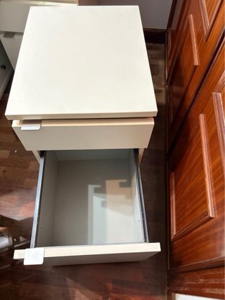 Cajonera blanca de madera