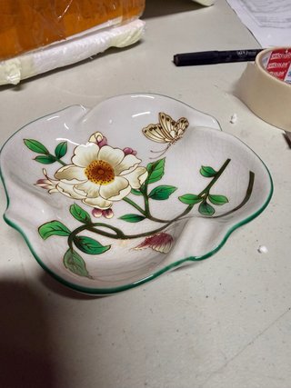Plato jabonera cerámica flor y mariposa