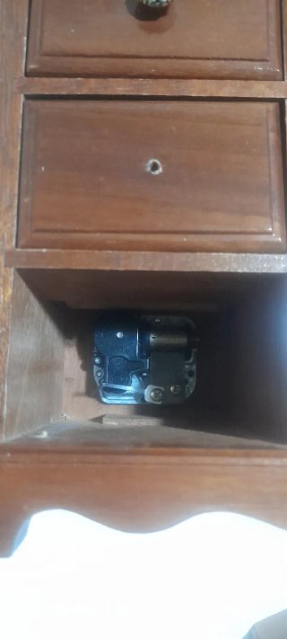 Joyero madera antiguo con música