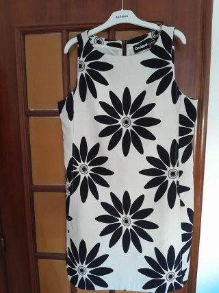 Vestido Desigual flores blanco y negro