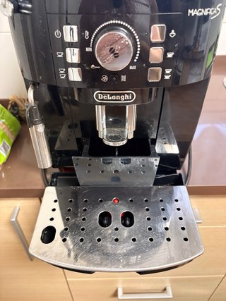 Cafetera DeLonghi Magnifica Negra