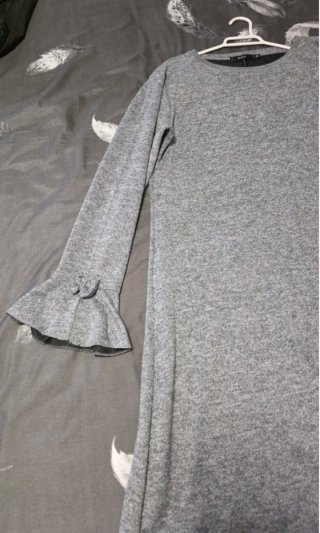 Vestido gris manga acampanada