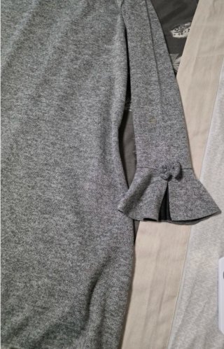 Vestido gris manga acampanada