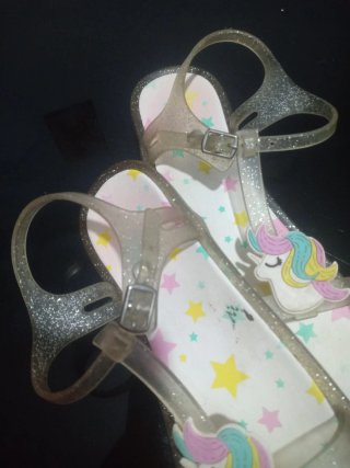 Sandalias de goma con unicornios