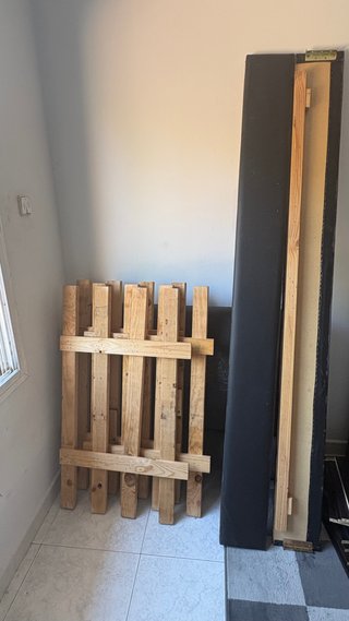 Cama de madera robusta fácil montaje, piel gastada