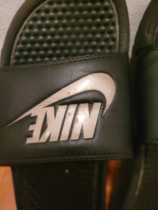 CHANCLAS NEGRAS NIKE