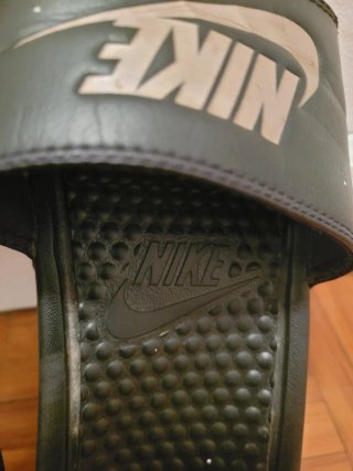 CHANCLAS NEGRAS NIKE