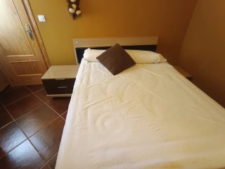 Canapé, colchón y cabecero de madera