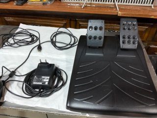 Volante PS3 con Pedales y Adaptador