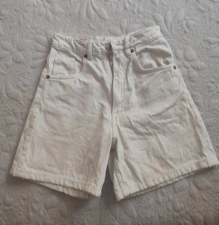 2 pantalones cortos mujer y uno largo Talla 32