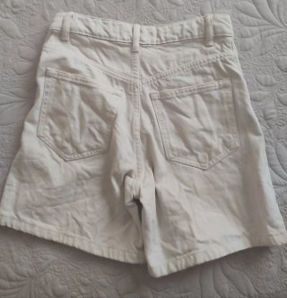 2 pantalones cortos mujer y uno largo Talla 32