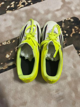 Scarpe da calcio Adidas F50 Club per bambini Taglia 36