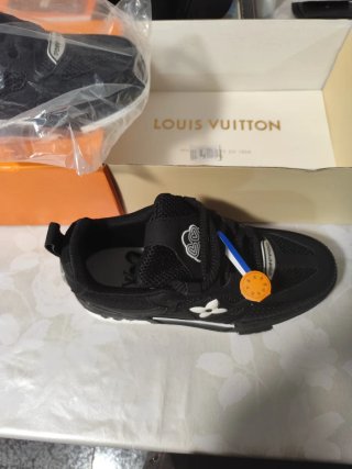 Zapatillas Louis Vuitton Negras y Blancas