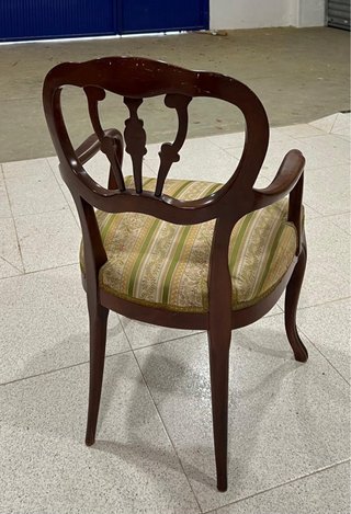 Sillón de madera y tela