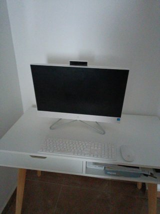 Ordenador HP All-in-One Blanco con su caja