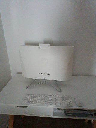 Ordenador HP All-in-One Blanco con su caja