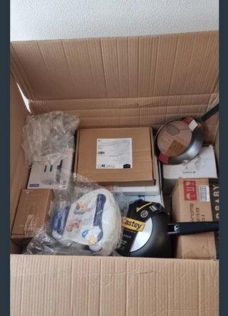 Lotes de excedentes de tiendas y devoluciones.