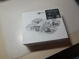 Dron DJI NEO SIN ABRIR, ligero y portátil
